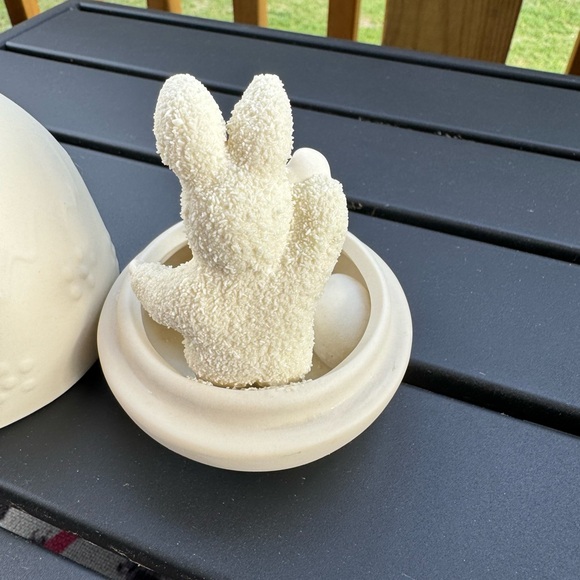 Vintage Porcelain Bisque Egg with bunny - Picture 5 of 7